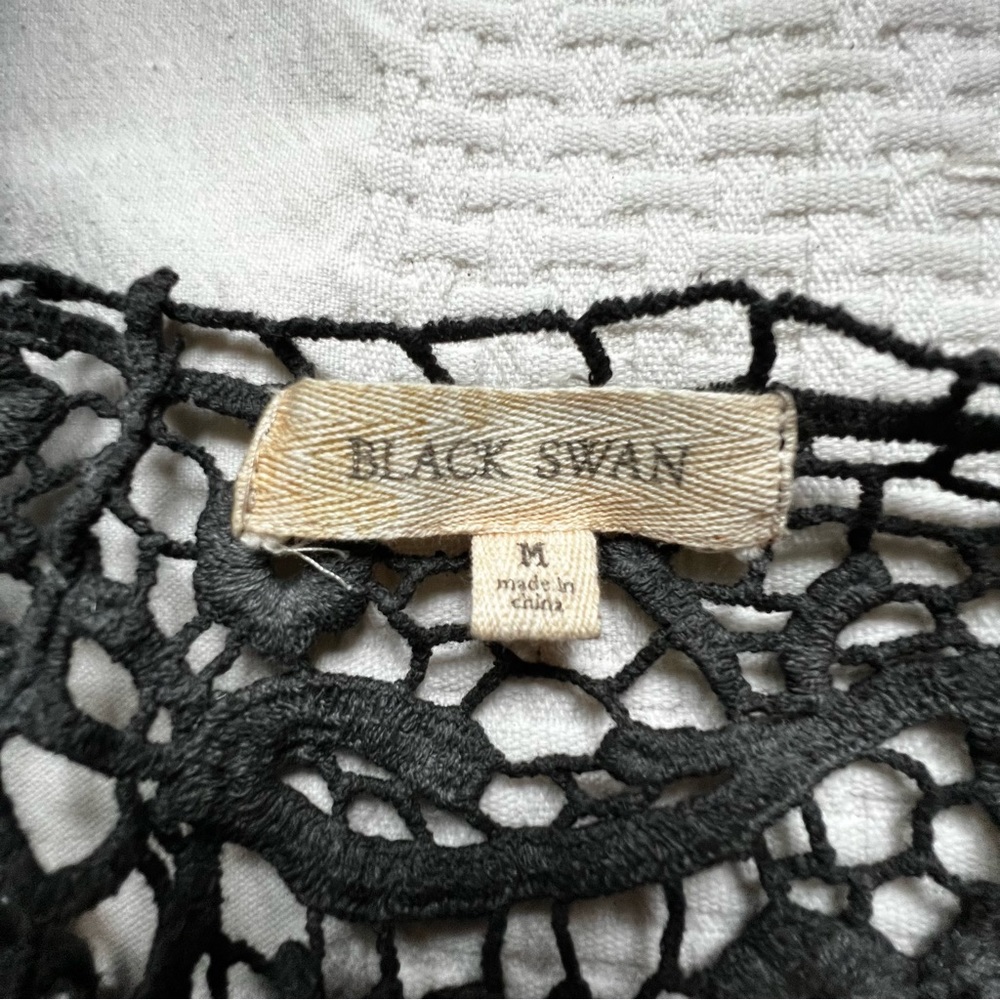 Black Swan Crochet lace top - unique and very intricate - Picture 5 of 5